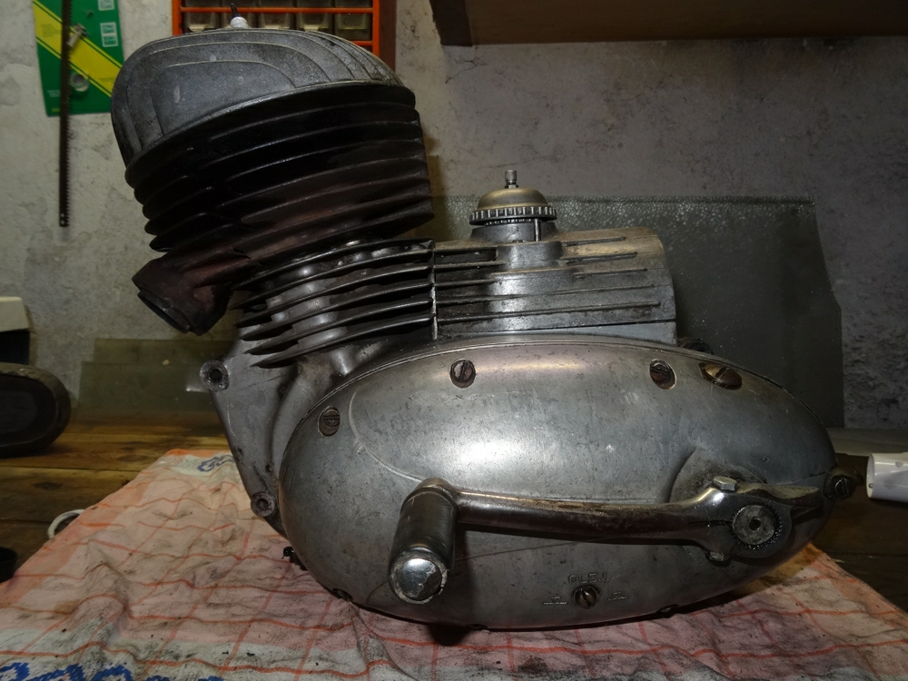 Zakázka motor ČZ 250/455  strana spojky