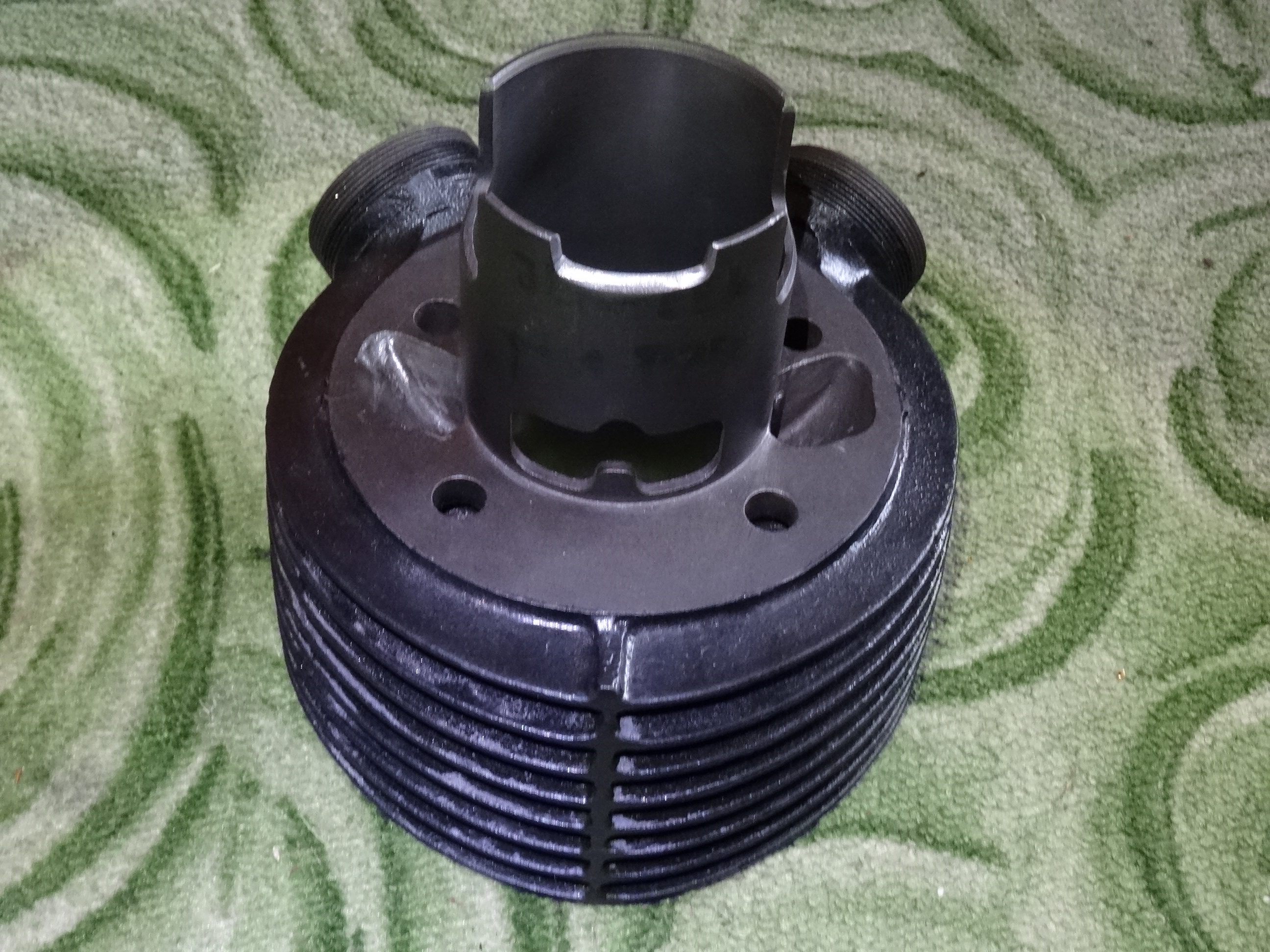 Upravený válec 250/353 - vybrání pro sání 